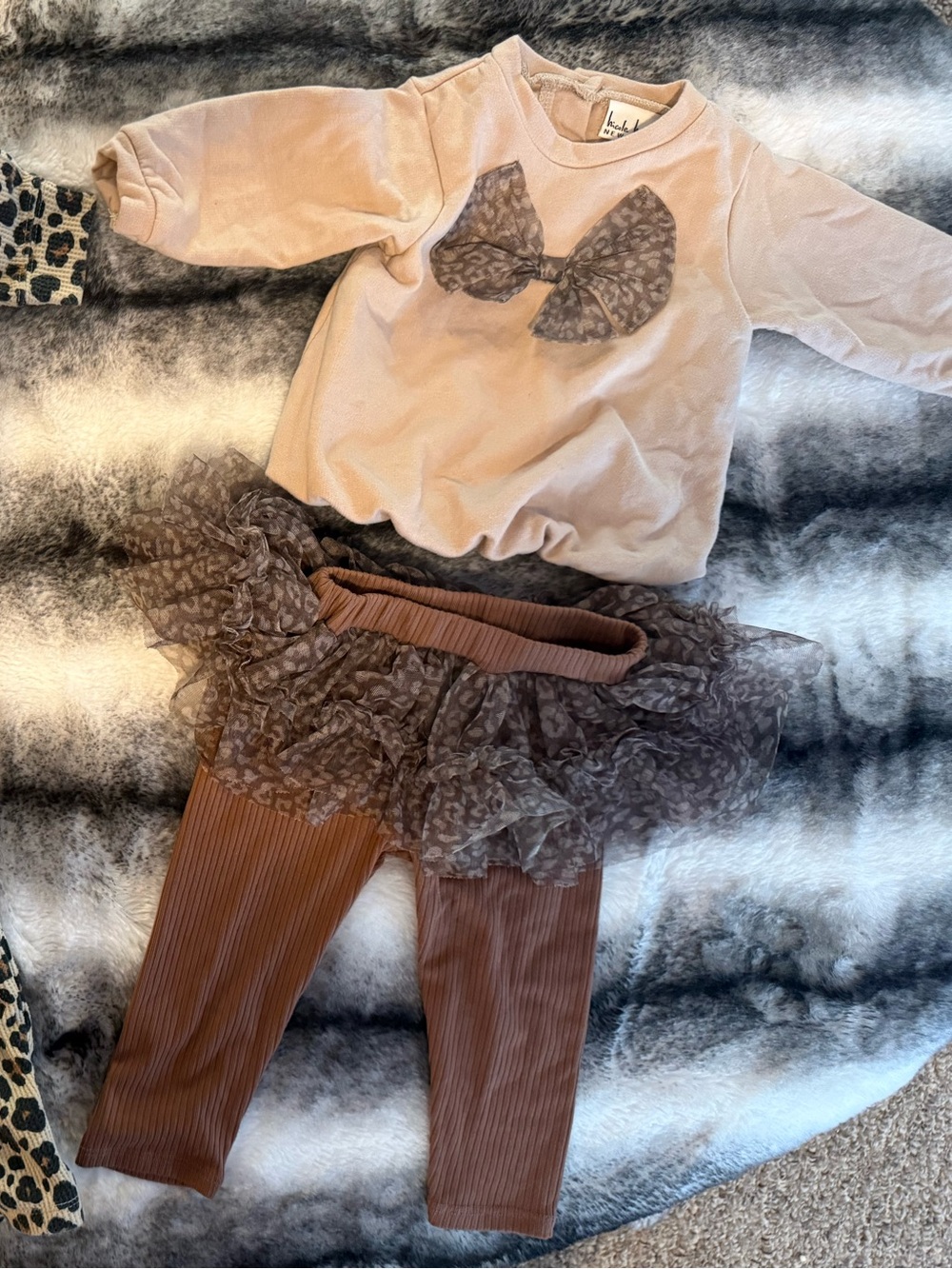 Baby girl SIZE: 6-9M Leopard Knit Set + Brown Ruffle Leggings Outfit X TWO 🤎✨